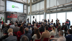 Al via Eicma 2025. L'Olimpiade delle due ruote accende Milano con più di 730 espositori a Rho Fiera. Gli oltre 60mila mq dell’area esterna ospiteranno i festeggiamenti per i vent’anni di MotoLive
