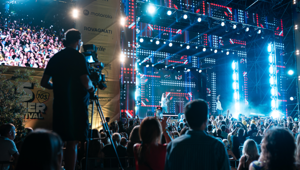105 Summer Festival 2026: pronta l'edizione celebrativa dei 50 anni di Radio 105 con 7 eventi live, 180 mila partecipanti attesi e sponsor sold-out. Al debutto la tappa internazionale a Malta