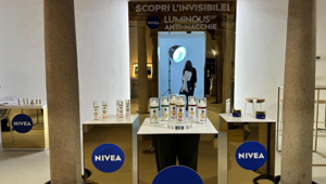 Adverteam (Next Group) porta Nivea Luminous630 Anti-Macchie alla Milano Fashion Week con un'esperienza immersiva che parte dal Lab in via Meravigli e arriva su una maxi affissione digitale