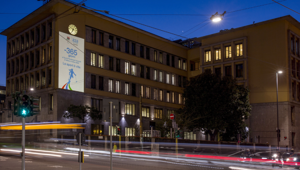 A2A celebra il -1 anno ai Giochi Paralimpici Invernali di Milano Cortina 2026 proiettando un’immagine evocativa della campagna di comunicazione presso le storiche sedi di Milano e Brescia