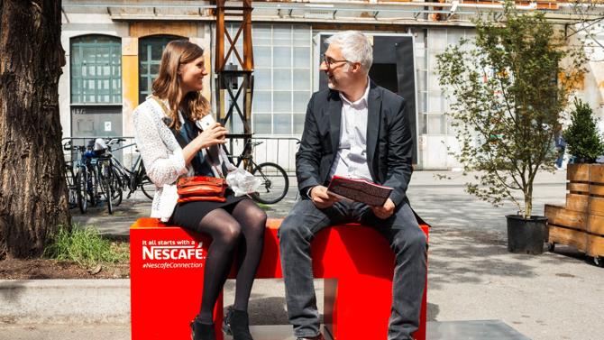 ‘The Hello Bench’, la panchina di Nescafé che accorcia le distanze.1