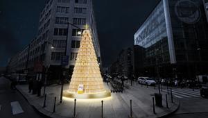 Acqua di Parma allestisce il suo primo albero di Natale cittadino in collaborazione con il Comune di Milano, a Brera