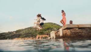 Acqua dell'Elba festeggia 25 anni  con una nuova linea di fragranze ispirate al Mediterraneo e un nuovo spot TV di Production Code