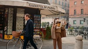 Acqua di Parma celebra 110 anni con la campagna cinematografica 'The Art of Living Italian' con Michael Fassbender e Sabrina Impacciatore