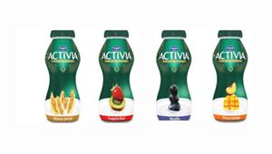 Activia da Bere viaggia in tram per le strade di Milano