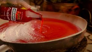 Agromonte torna in tv con l'iconica Salsa pronta di ciliegino. Lo spot "O venite in Sicilia”  racconta con orgoglio il rito tradizionale siciliano della preparazione della salsa