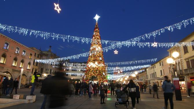 Albero di Natale in Piazza Ferretto