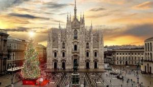 Pandora accende l’albero di Piazza Duomo e rinuncia ad aprire il temporary previsto dal bando per la vendita dei prodotti. Per una festività 100% charity