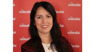 Vileda entra nella categoria degli hand duster con il lancio di Flex&Catch. Campagna multicanale tv, digital, dooh, social e influencer con Wavemaker. Alderighi: "Il budget 2026 cresce a doppia cifra"