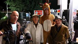 L'ultramaratoneta Marco Boffo, ambasciatore di Wings for Life World Run, sul set con il trio Aldo, Giovanni e Giacomo