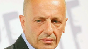 Nove: Alessandro Sallusti e Giulia Innocenzi ospiti di 'Fake - La fabbrica delle notizie'