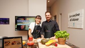 Alexa compie tre anni e festeggia  10 miliardi di interazioni, 450 milioni di ore di musica ascoltate e  28 milioni di chiamate. Tra i partner dell'assistente vocale di Google c'è  GialloZafferano