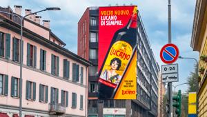 Amaro Lucano porta l'arte urbana nel cuore di Milano per consolidare la sua nuova immagine e parlare ai giovani. Il murales in darsena è firmato dalla unit entertainment di WPP Media