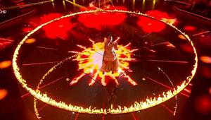 Joy Project ha spettacolarizzato la finale di The Voice of Italy con una scenografia caratterizzata da un anello di fuoco sospeso ed effetti speciali con fiamme