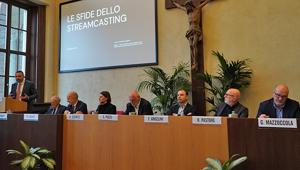 Le sfide dello Streamcasting nell’Annuario della Televisione 2025: la TV rimane resiliente ma entra in una nuova era con nuove sfide. 19,6 mln di italiani la guardano ogni sera nel prime time, 8,7 mln nell’intero giorno medio