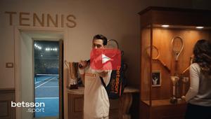 Betsson Sport lancia la campagna 2026 con Baggio, Cannavaro e Totti. Budget adv di 12 mln (+30% sul 2025). Pianificazione always on, eventi e un progetto sociale che parla di inclusione. Tino: “Vogliamo consolidarci come un brand vicino a tutti”