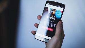 Apple, abuso di posizione dominante nel mercato dello streaming musicale: Altroconsumo lancia una class action