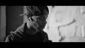 “Passeggiando” è il primo spot televisivo per il lancio di Apple AirPods