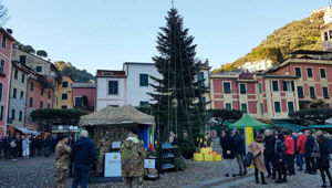 3rd Floor Public Relation firma l'iniziativa di Arbre Magique che dona gli alberi di Natale ai territori del Tigullio. La creatività è a cura di The Others