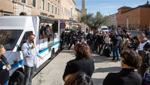 Con il supporto di Incomedia a Piazza San Pietro a Roma arriva la Cucina Mobile di Fondazione Progetto Arca onlus