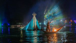 Il Carnevale di Venezia torna a illuminare l’Arsenale con "Il Richiamo di Olympia", lo spettacolo sull'acqua ideato e diretto da Enrica Crivellaro che fonde mito e tecnologia