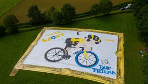 Swapfiets e gli gli youtuber olandesi Tour de Tietema insieme per supportare Wout Van Aert al Tour con 'la tela più grande del mondo'