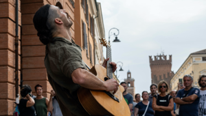 Castel Guelfo The Style Outlets firma un’inedita partnership con il Ferrara Buskers Festival