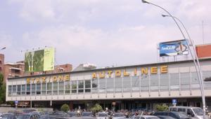 Nell'ambito dell'art week, l'Autostazione di Bologna ospita nell'ingresso l'installazione Nuove Direzioni dell'artista Simone Marini