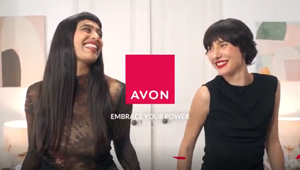 'Colori che prendono vita', la nuova campagna multicanale Avon per il rossetto Ultra Color firmata VML