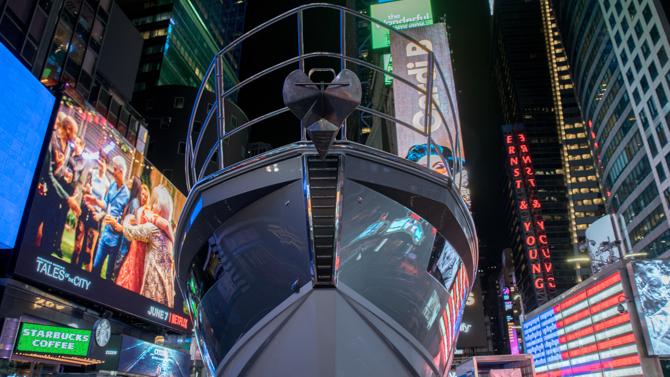 Azimut in Times Square2