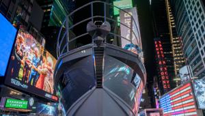 Il megayacht Azimut S6 sbarca a Times Square (New York). FeelRouge Worldwide Shows cura l’installazione. L’iniziativa nell’ambito delle celebrazioni per il 50esimo anniversario del Gruppo Azimut|Benetti