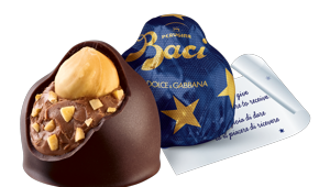 Baci Perugina compie 100 anni con una limited edition, una collezione speciale e una campagna pubblicitaria con Dolce & Gabbana