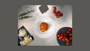 Roger Federer di nuovo ai fornelli con Davide Oldani per quattro lezioni di cucina con i sughi e la pasta Barilla. Firma JWT