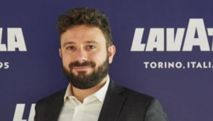 Lavazza sceglie 2night per celebrare il gusto della Vita Lenta a Napoli trasformando il Cortile delle Carrozze di Palazzo Reale in un'oasi di piacere e tradizione