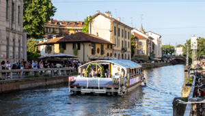 Malfy celebra il World Aperitivo Day con Havas Media Network, portando il rinfresco a bordo del battello che naviga le acque dei Navigli
