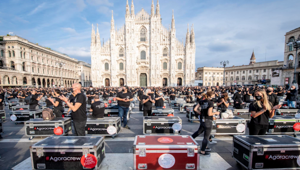 Simona Ventura e Vestiaire Collective organizzano una vendita di beneficenza in favore di Bauli in Piazza