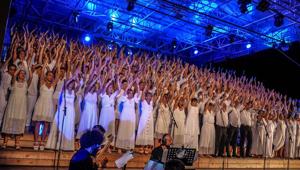 Giornata Internazionale dedicata alla Musica, Venzia la festeggia con un evento promosso da Vela: un concerto di duecento voci sulla scalinata del Palazzo del Casinò del Lido