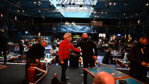 In zona gialla il brunch è permesso, la musica dal vivo no. Il Blue Note non ci sta: sul palco gli artisti protestano in silenzio