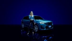 BMW Italia con Chiara Ferragni per promuovere il lancio della BMW iX1 e la mobilità a zero emissioni. In collaborazione con Publitalia' 80