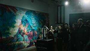 Bombay Sapphire si affida a Creativa e porta a Roma sperimentazione e creatività con il Canvas Bar e l’art-show del duo Carnovsky