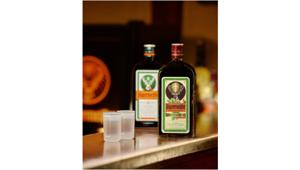 JÄGERMEISTER celebra 90 anni con una campagna globale e una limited retro edition
