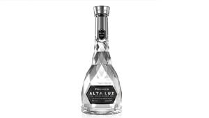 Robilant Associati firma Torres Alta Luz, il primo brandy “cristalino” dell’azienda spagnola