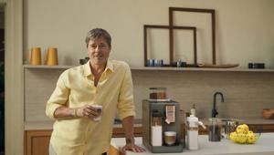 Brad Pitt e Spike Jonze protagonisti del nuovo ironico capitolo di 'Perfetto' firmato da LOLA Madrid per De' Longhi