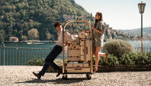 Bric’s lancia la nuova campagna internazionale con Zero. Il lifestyle italiano diventa una serie a episodi