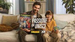  AD Store firma la nuova campagna di lancio della Collezione Calciatori Panini 2023-2024 “Una passione che unisce”