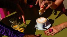 Il Calendario Lavazza 2026 'Pleasure Makes Us Human’ racconta l'italianità con Armando Testa e gli scatti di Alex Webb Il Calendario Lavazza 2026 'Pleasure Makes Us Human’ racconta l'italianità con Armando Testa e gli scatti di Alex Webb