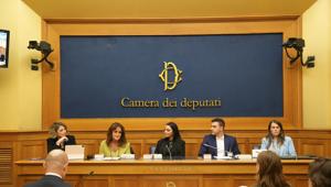 Nasce il Calendario Rosso, un progetto ideato da Havas per promuovere la sensibilizzazione contro il femminicidio. Tonini: "E' pensato per le aziende, aderirvi significa scegliere di assumere un ruolo attivo e responsabile"
