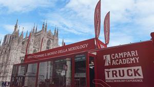 Il Truck di Campari Academy torna in 23 piazze d’Italia per un tour all'insegna della Mixology. Firma 2night