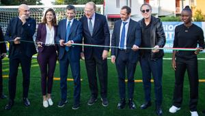 Fondazione Milan, Fondazione Snaitech e Fondazione Costruiamo il Futuro realizzano il nuovo campo da calcio a Baggio in meno di 150 giorni