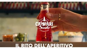 La nuova campagna Campari Soda di Auge Milano celebra il rito dell’aperitivo #SenzaEtichette